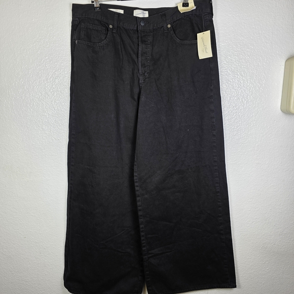 Universal Thread Denim - Universal Thread Women's Mid-Rise Super Wide Leg Jeans in Black Size 16